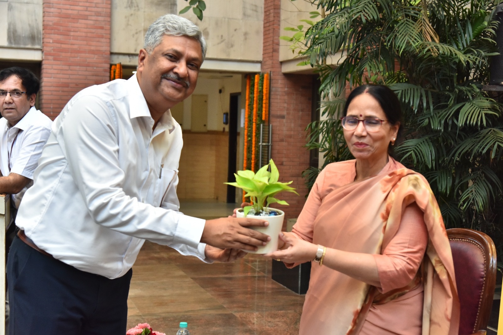 Sh. Ashok Kumar Singh, DG, ESIC during the closing ceremony of Rajbhasha Pakhwada, chaired the felicitation of awards to participants.